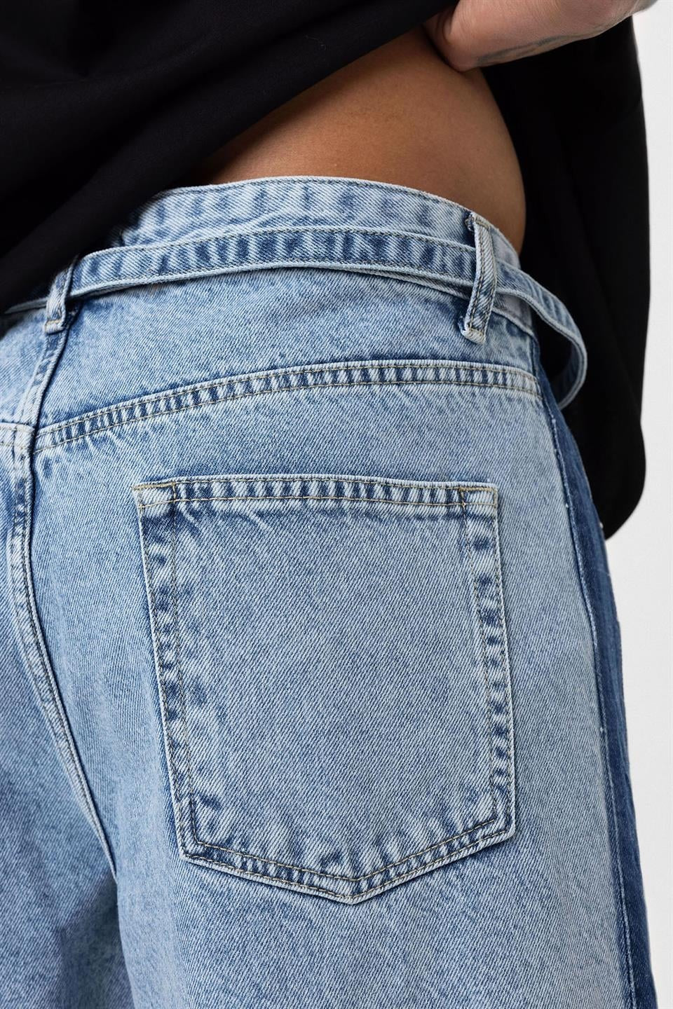 Kemer Detaylı Şeritli Baggy Jean