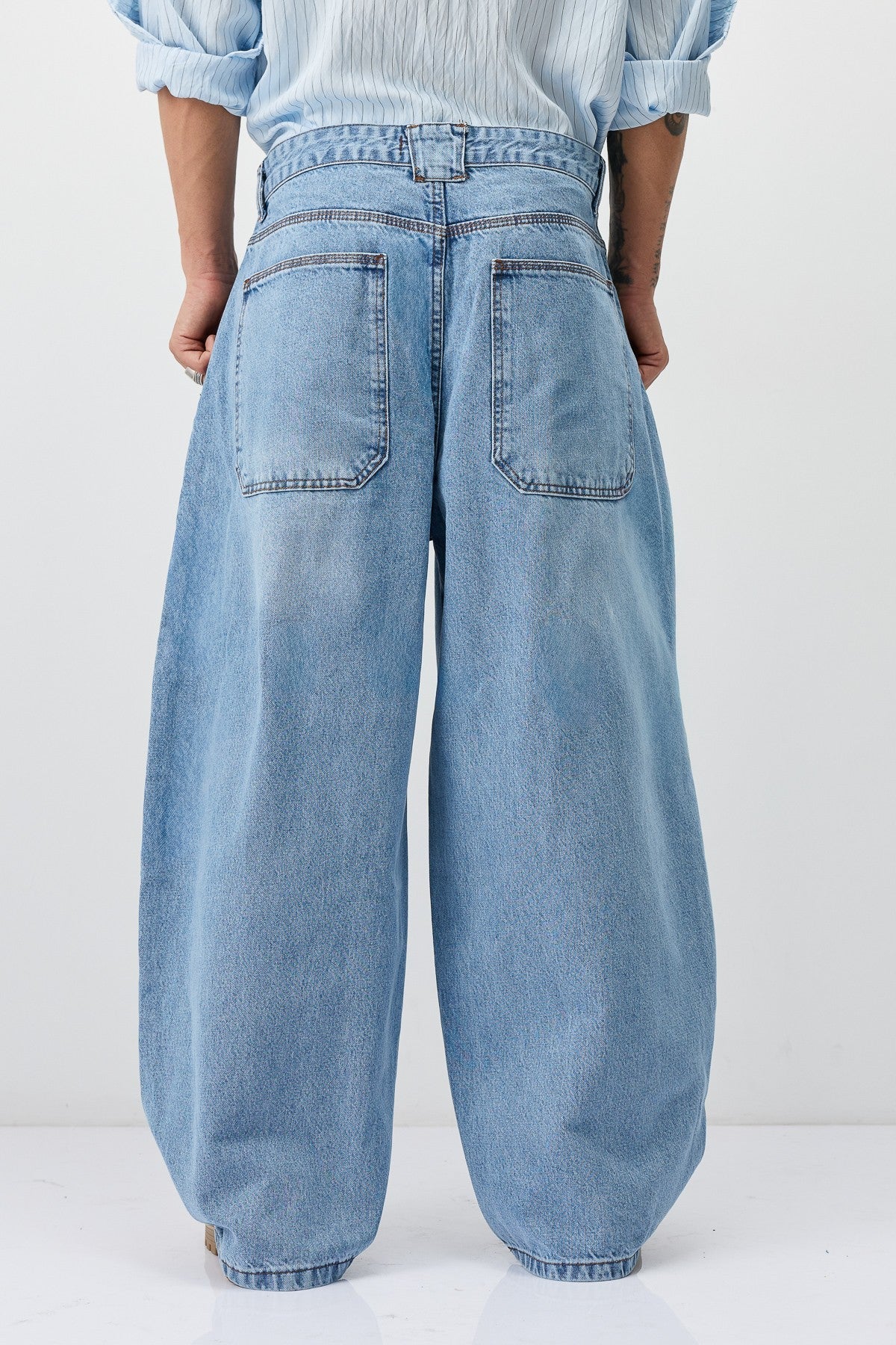 Barrel Fit Jeans