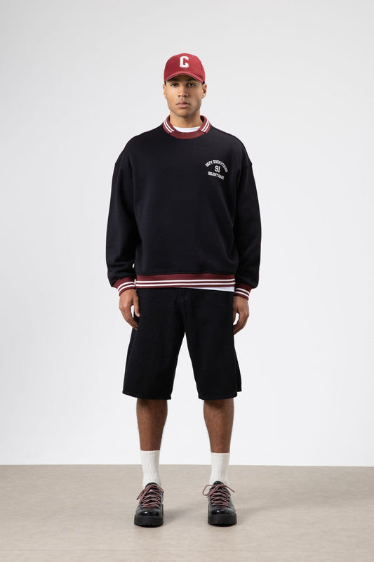 Oversize Yaka Nakış Detaylı Sweatshirt