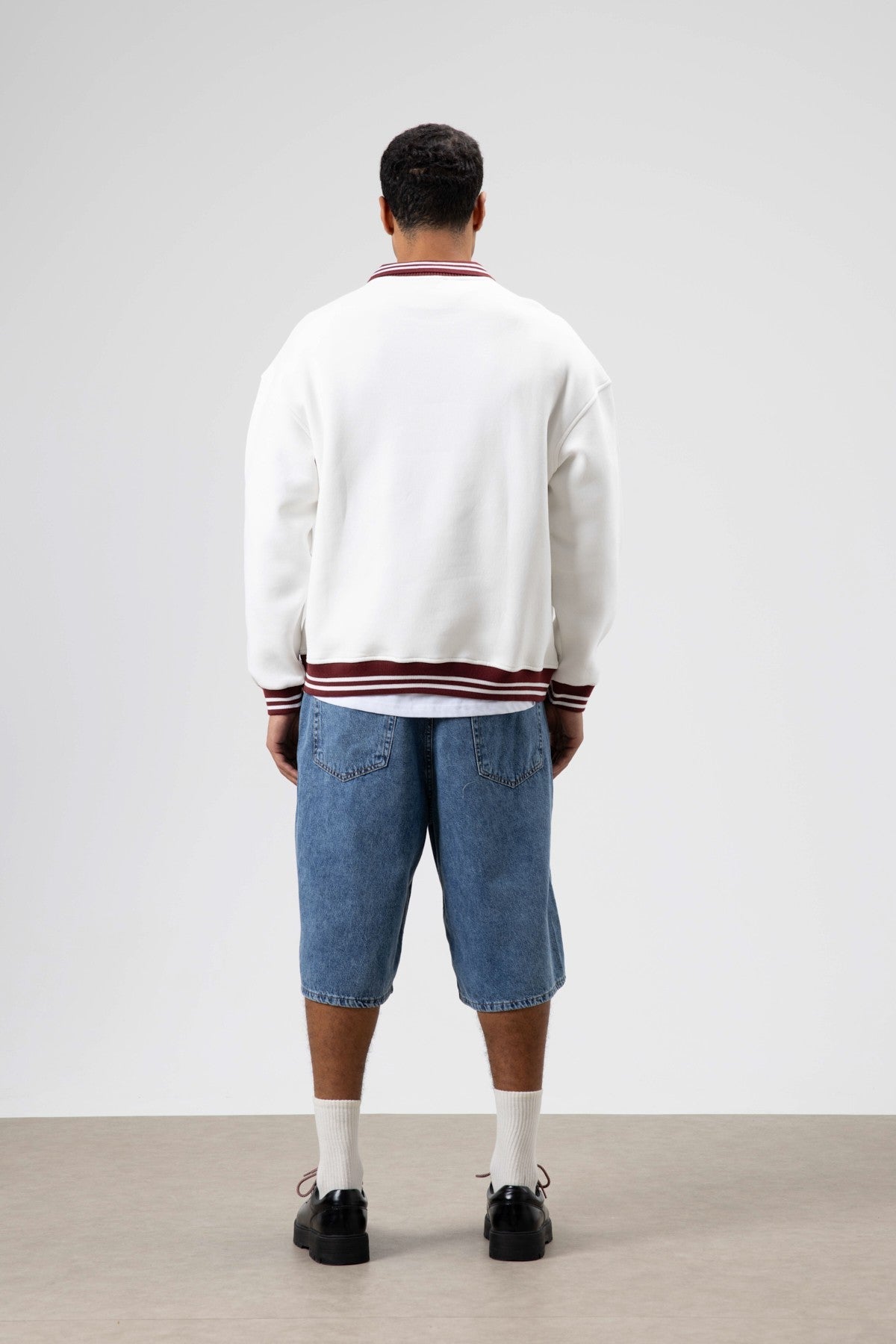 Oversize Yaka Nakış Detaylı Sweatshirt