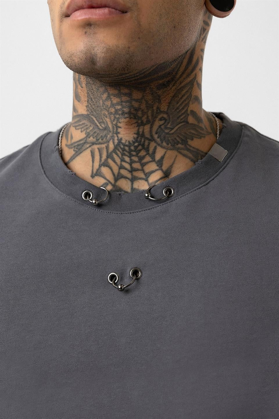 Oversize Metal Halka Detaylı Tişört