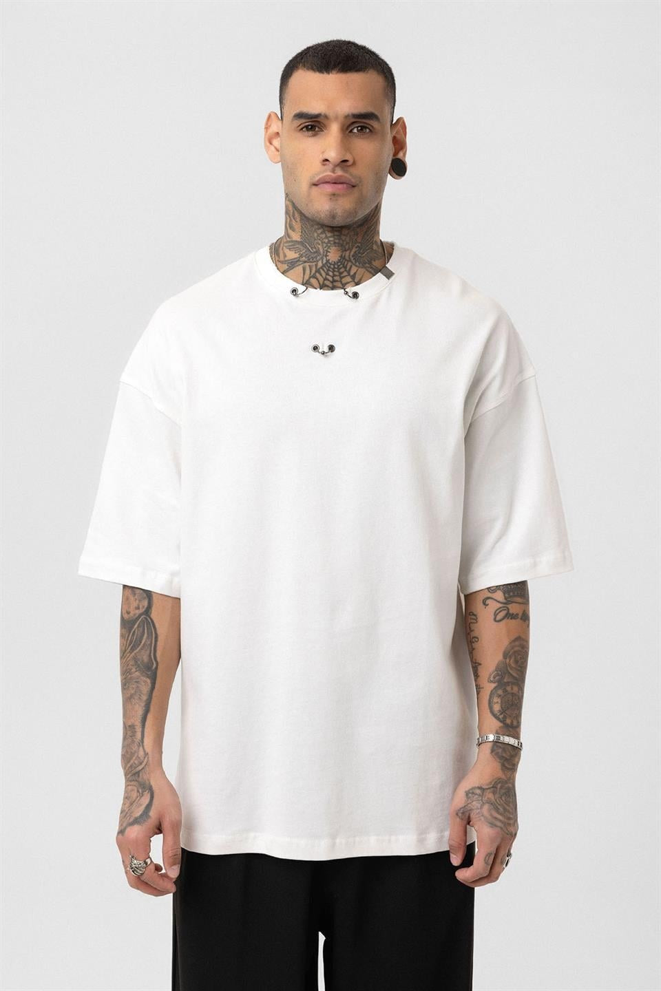 Oversize Metal Halka Detaylı Tişört