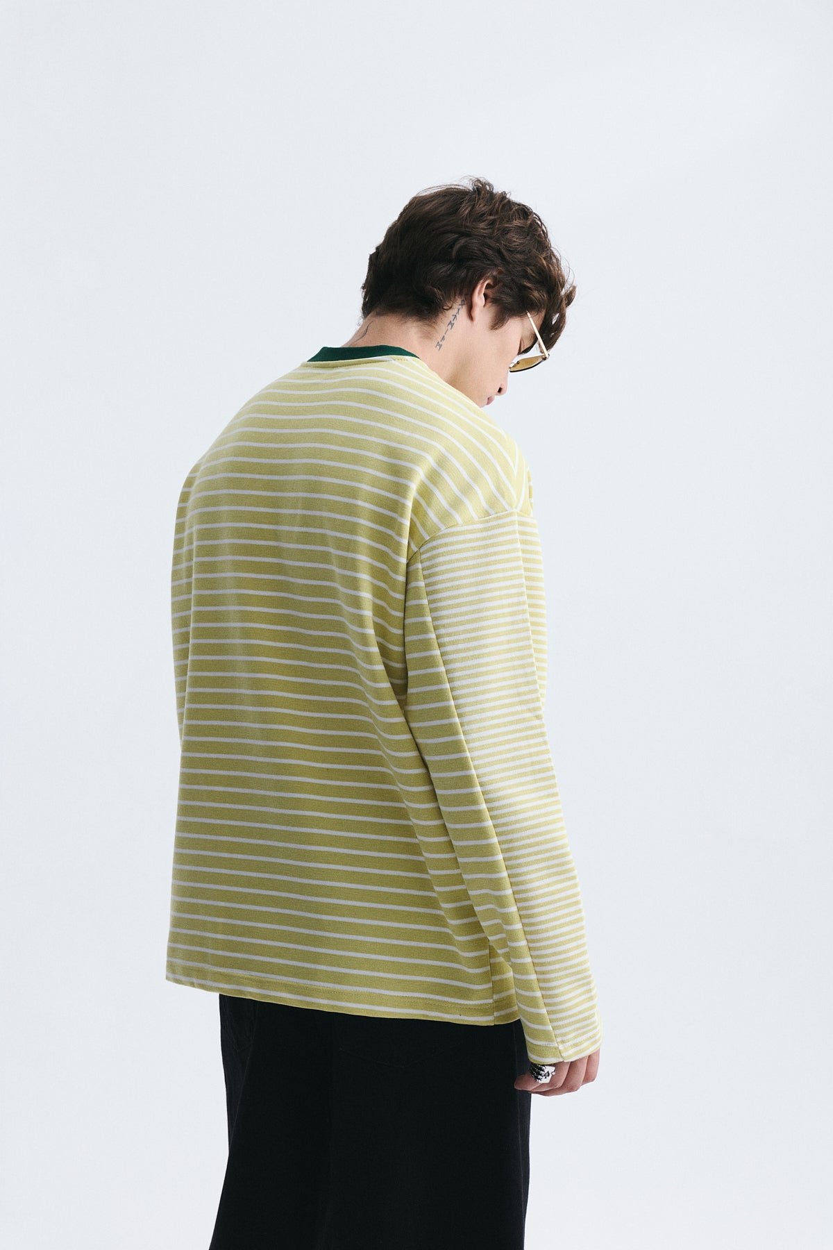 Kontrast Yaka Çizgili Sweatshirt