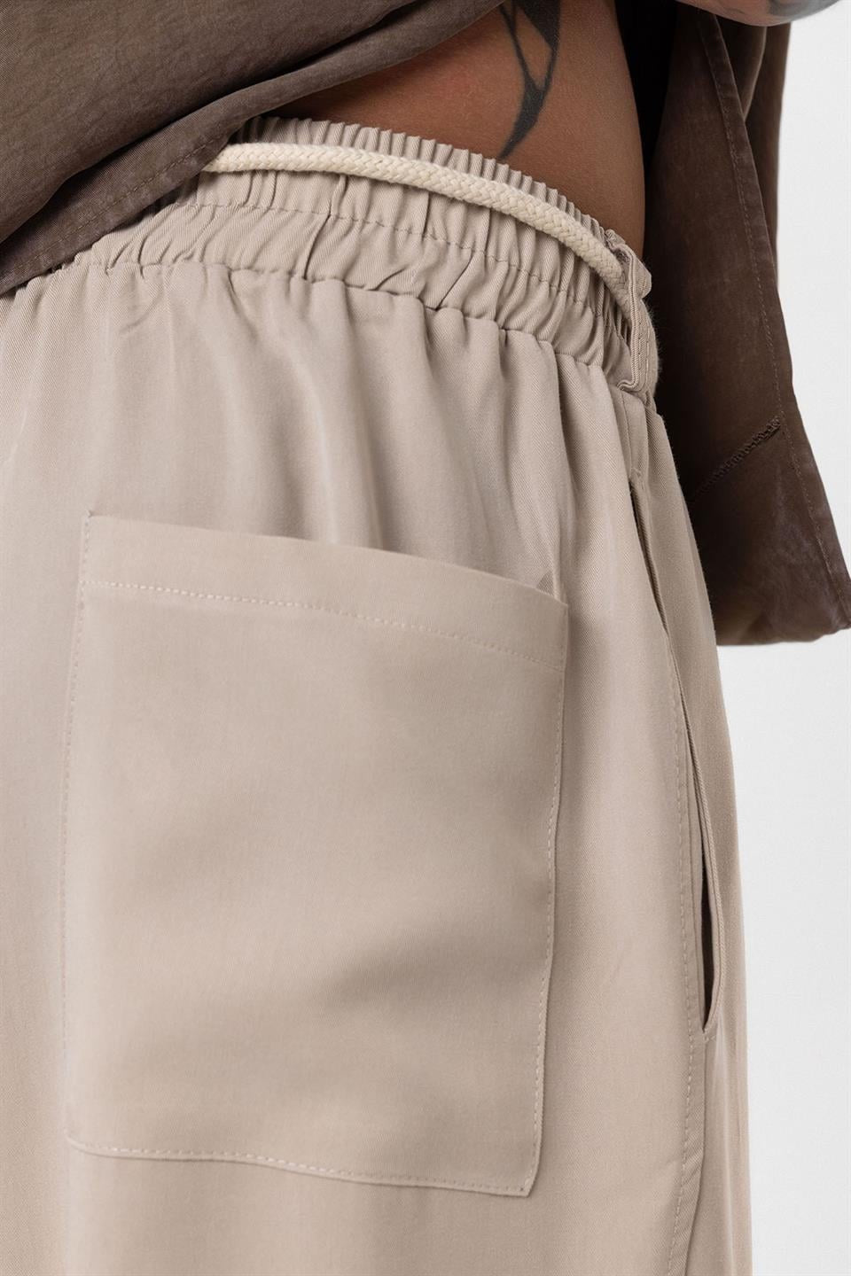Kemer Detaylı Baggy Lyocell Pantolon