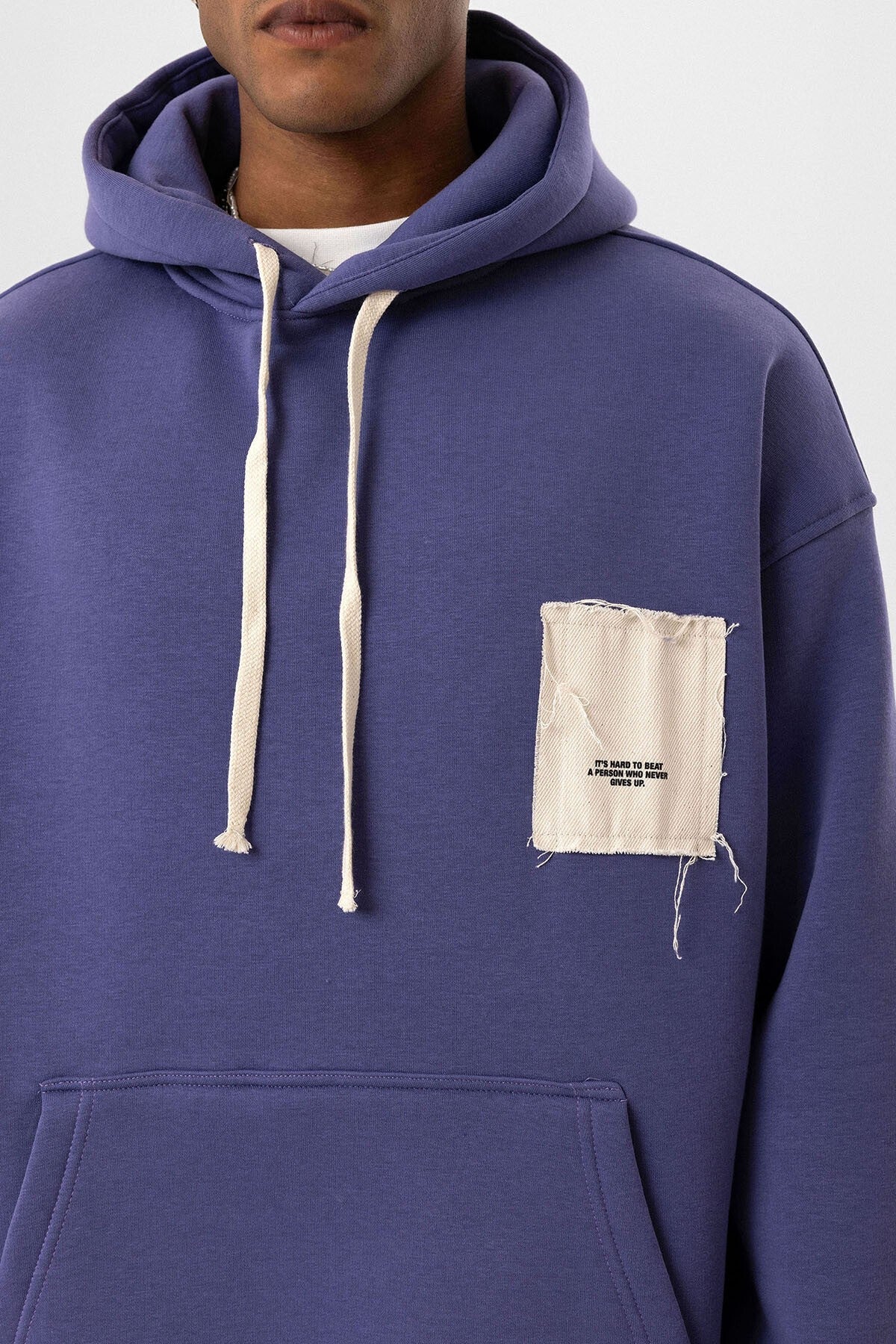 Etiket Detaylı Oversize Kapüşonlu Sweatshirt