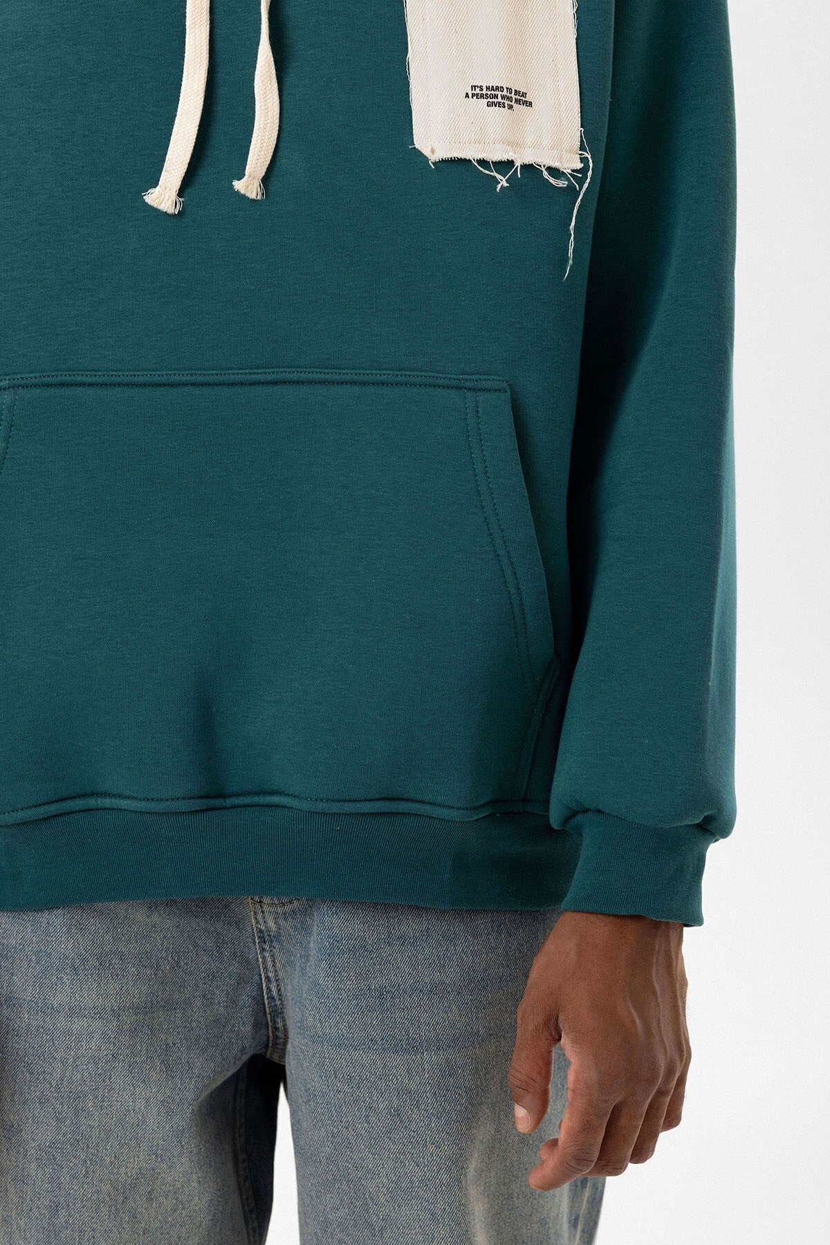 Etiket Detaylı Oversize Kapüşonlu Sweatshirt