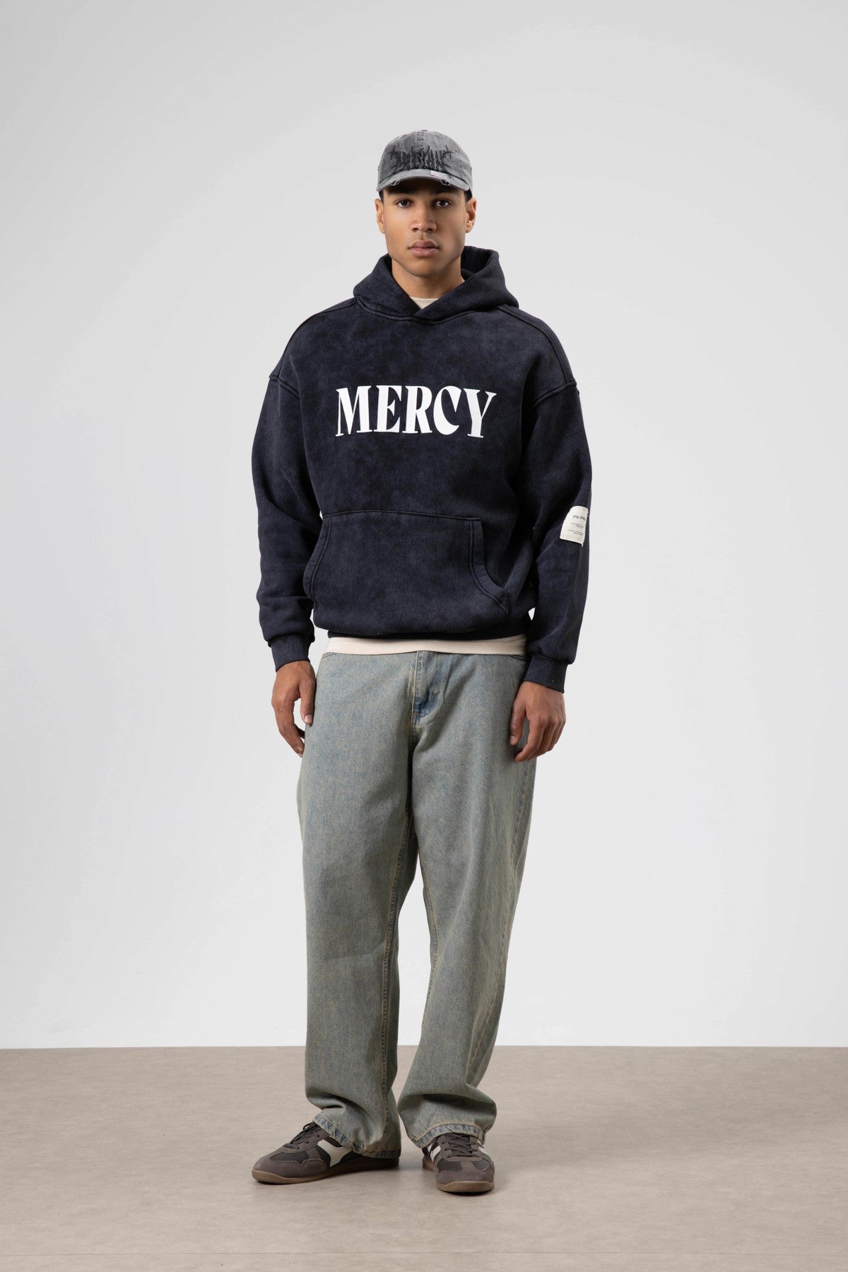 Kart Detaylı Yıkamalı Oversize Sweatshirt