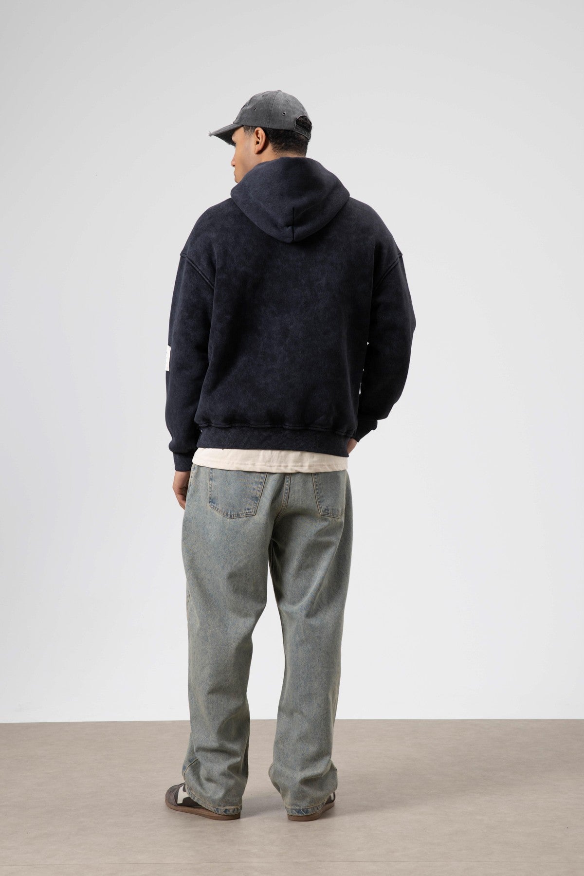 Kart Detaylı Yıkamalı Oversize Sweatshirt