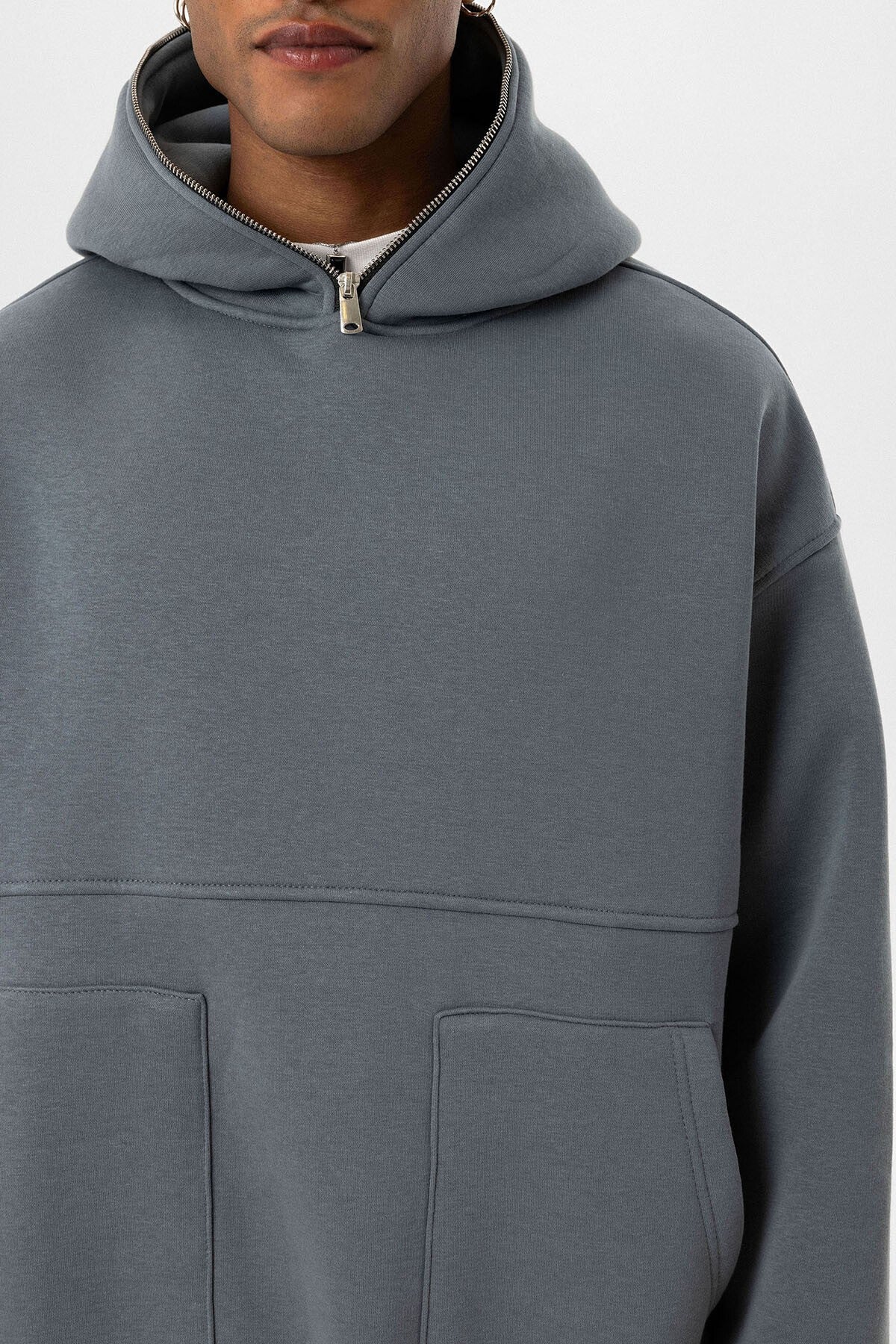 Çift Cep Fermuar Detaylı Kapüşonlu Sweatshirt