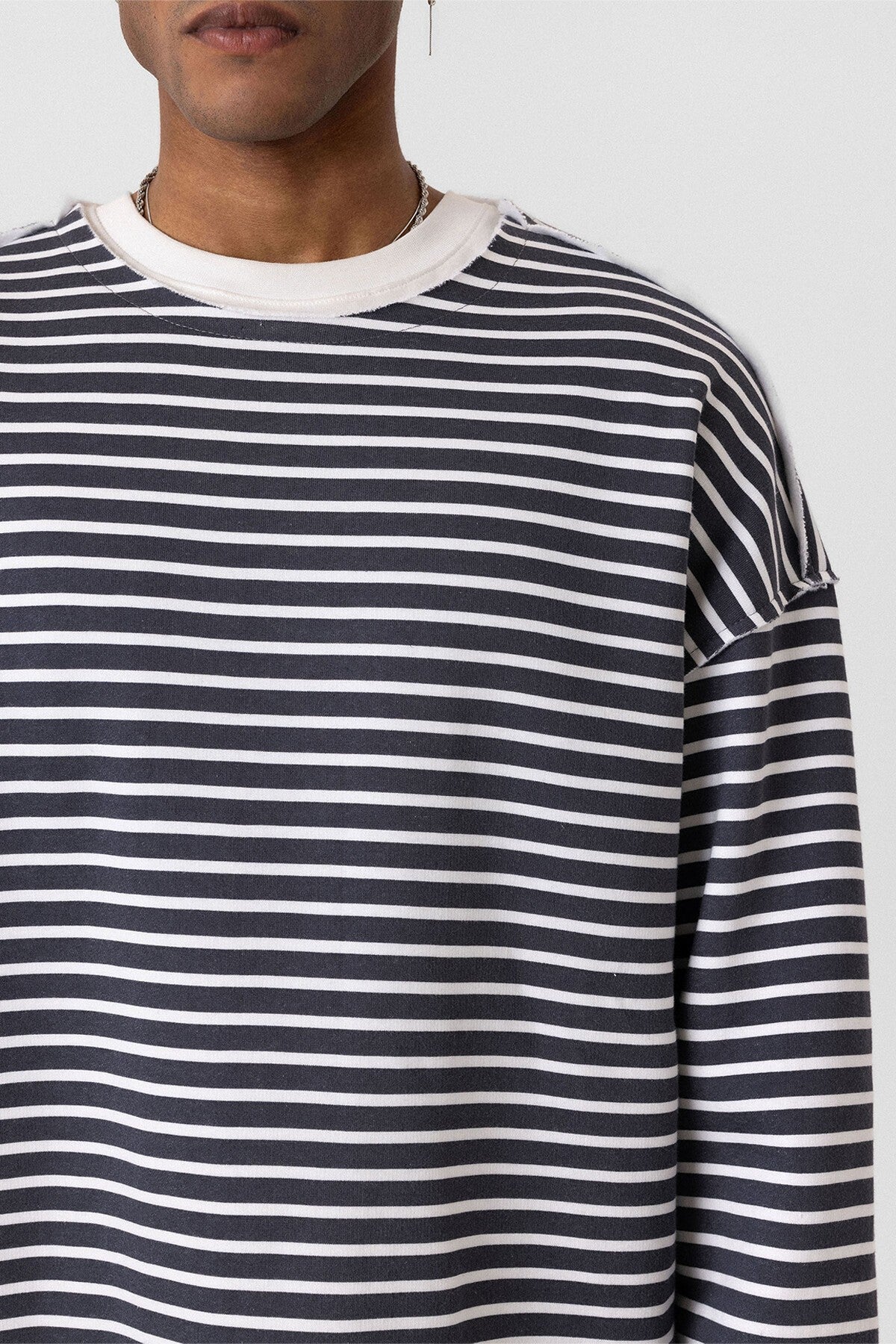 Yaka Detaylı Oversize Sweatshirt