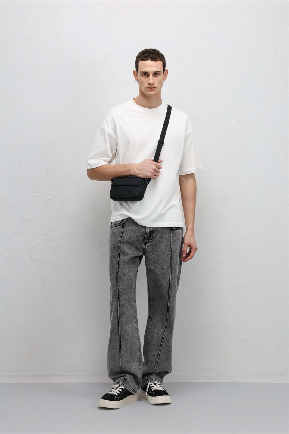 Dikiş Detaylı Relaxed Fit Jean