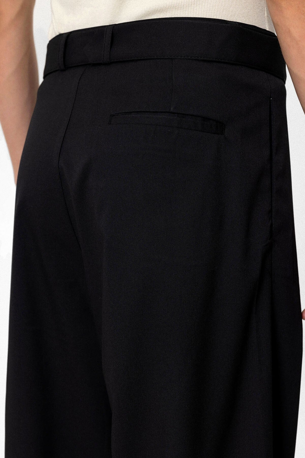 Kemerli Baggy Kumaş Pantolon