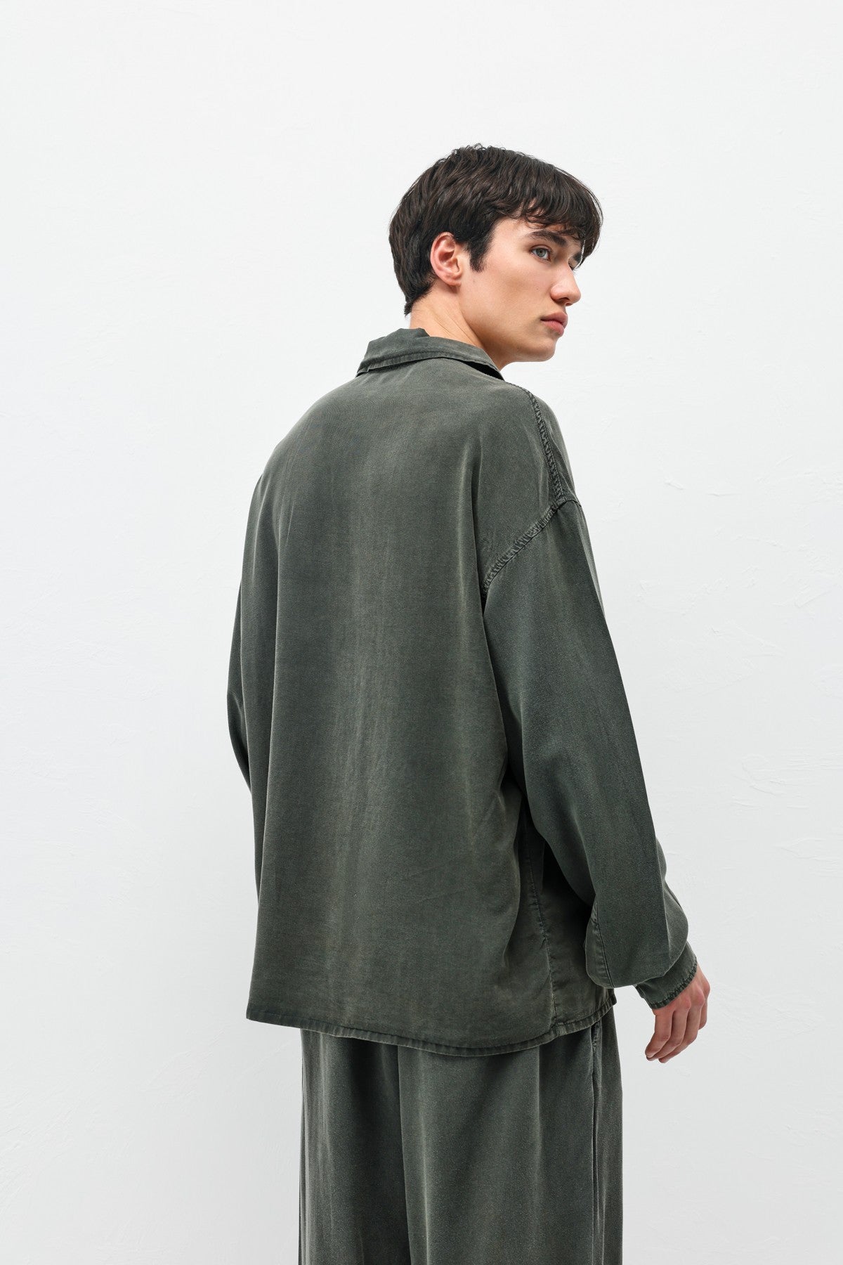 Oversize Yıkamalı Cep Detaylı Gömlek