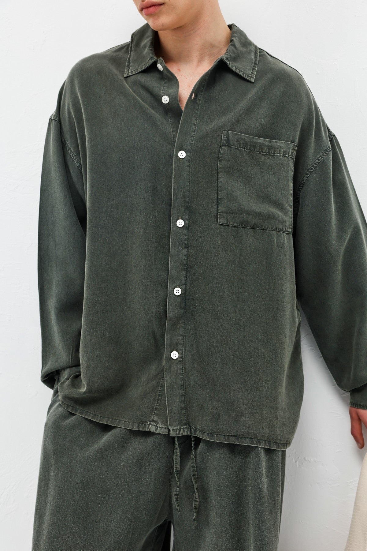 Oversize Yıkamalı Cep Detaylı Gömlek
