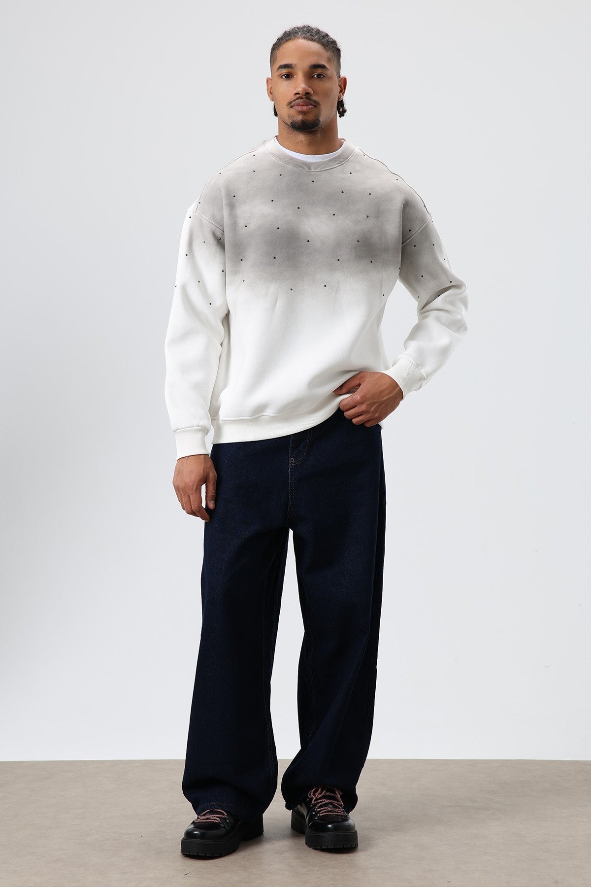 Yıkamalı Taş Detaylı Oversize Sweatshirt