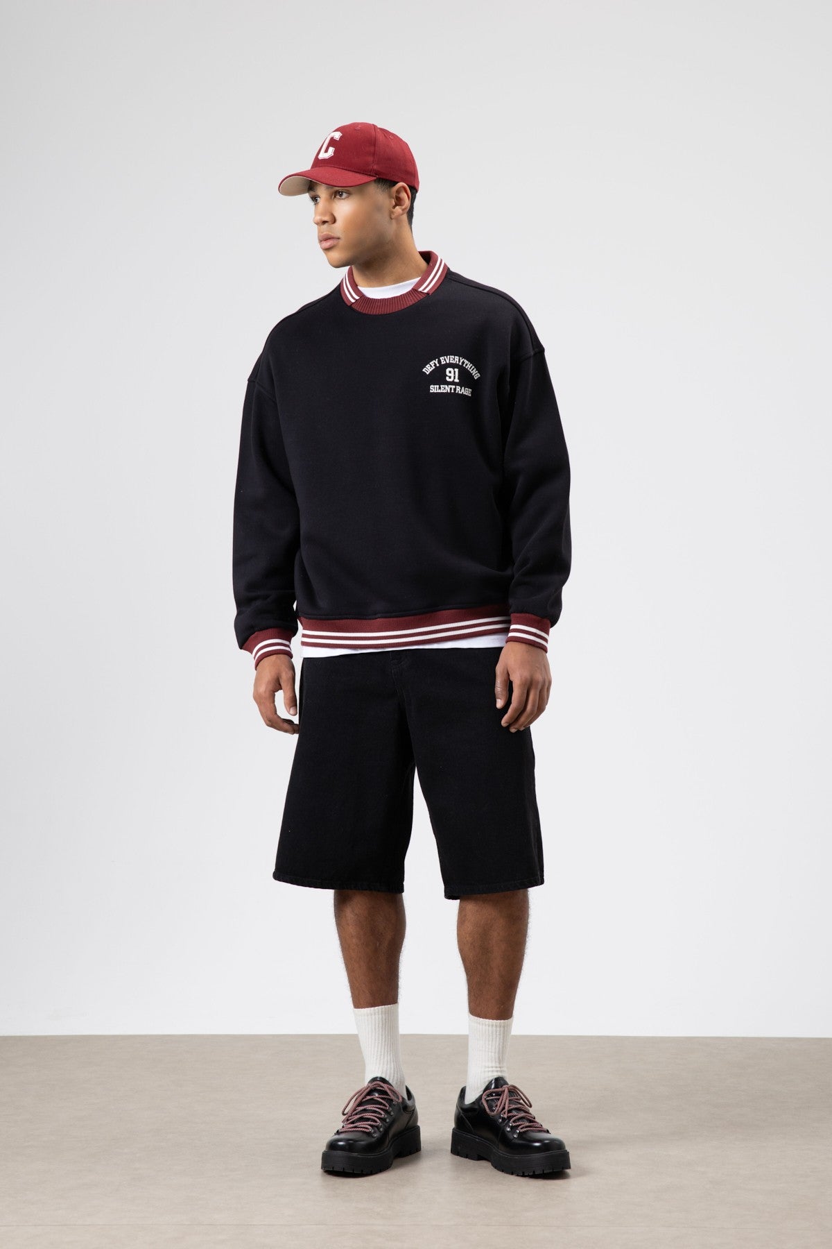 Oversize Yaka Nakış Detaylı Sweatshirt