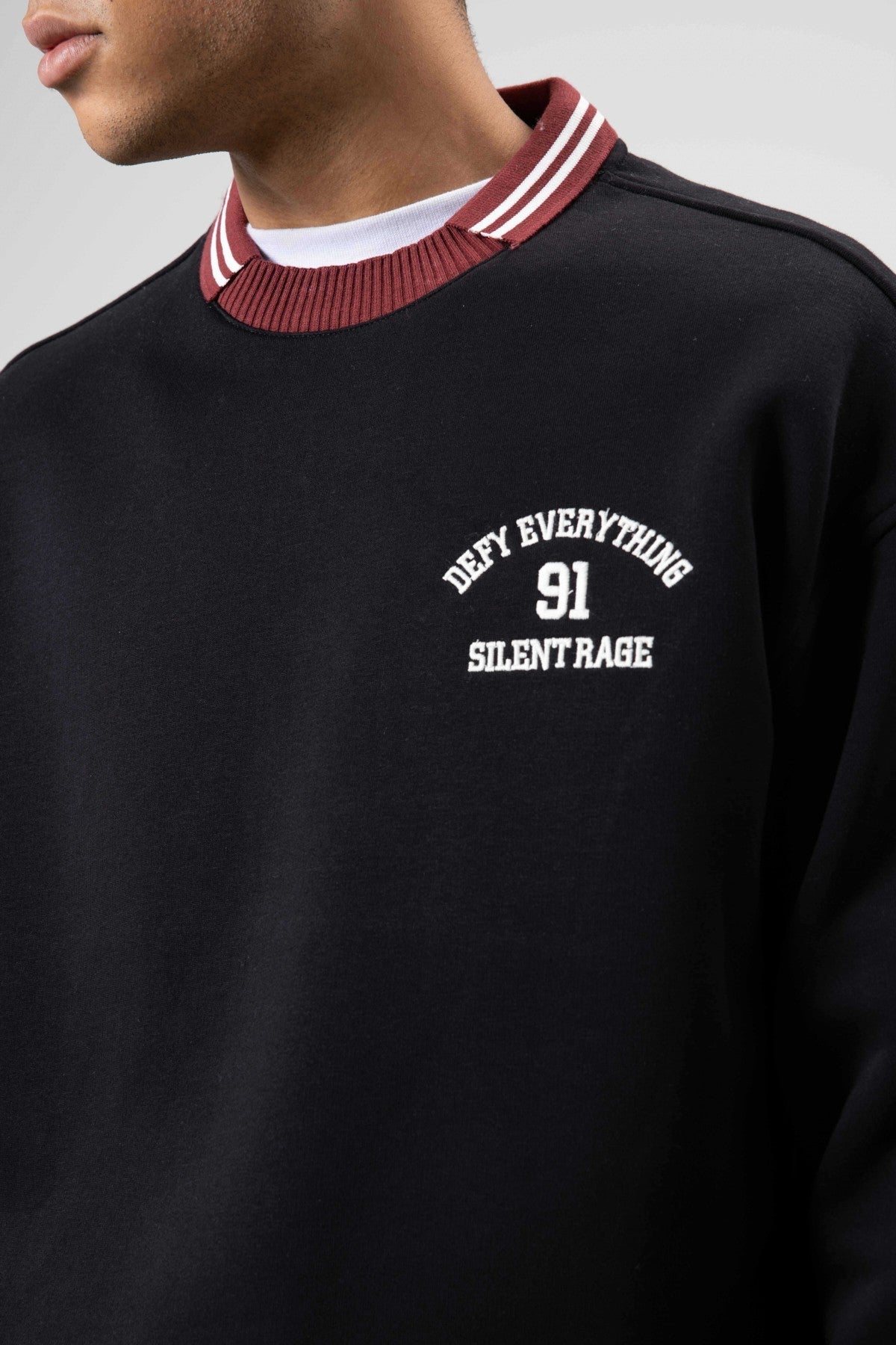 Oversize Yaka Nakış Detaylı Sweatshirt