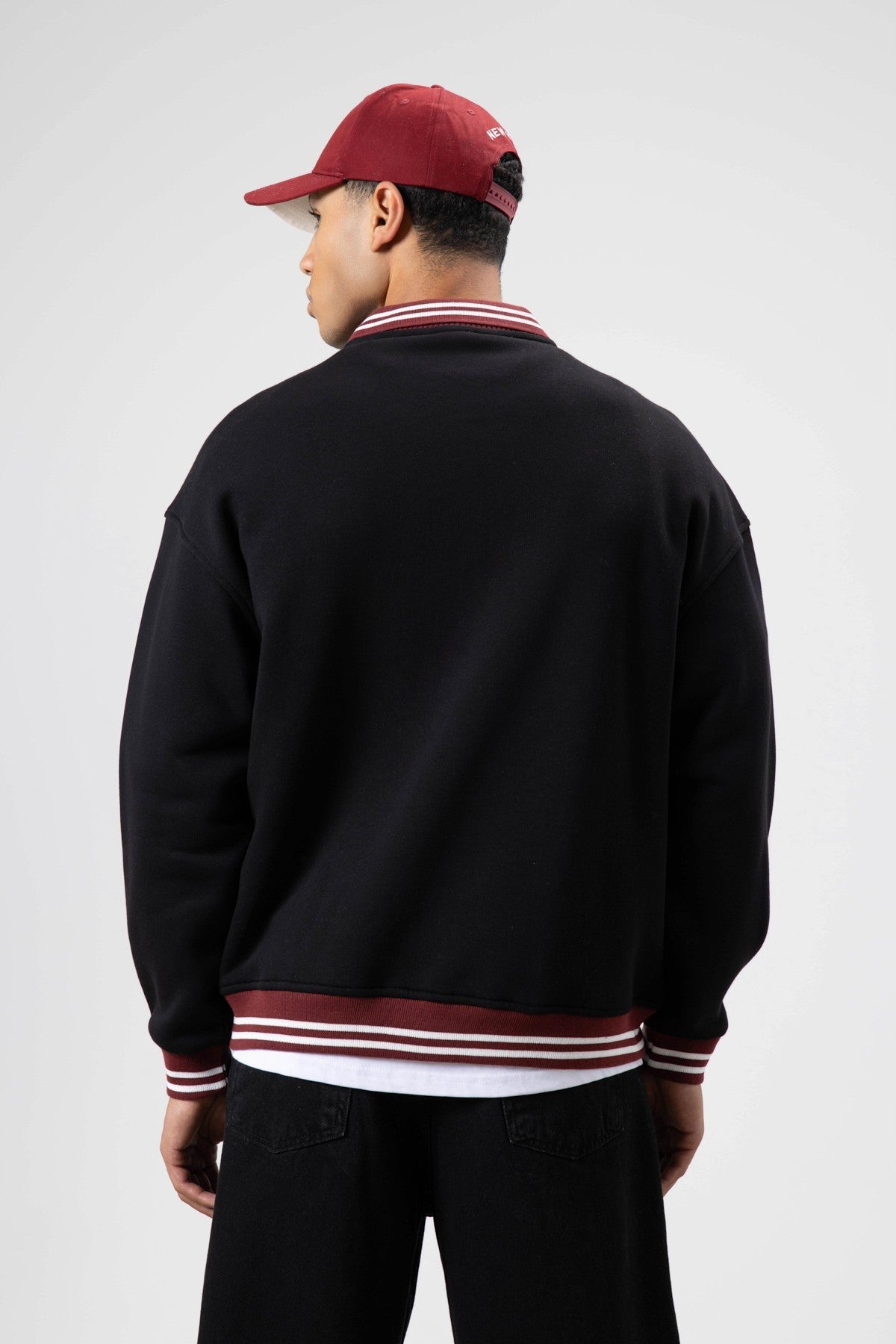 Oversize Yaka Nakış Detaylı Sweatshirt