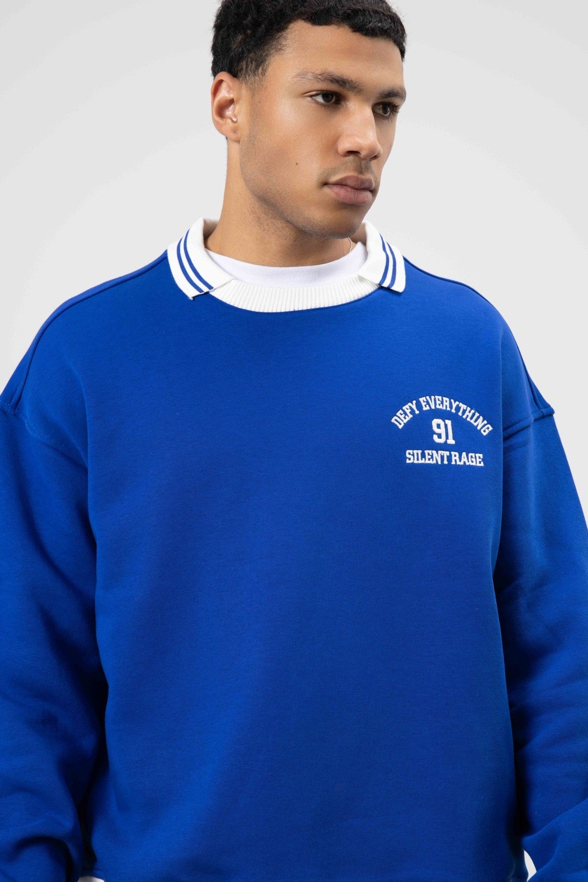 Oversize Yaka Nakış Detaylı Sweatshirt