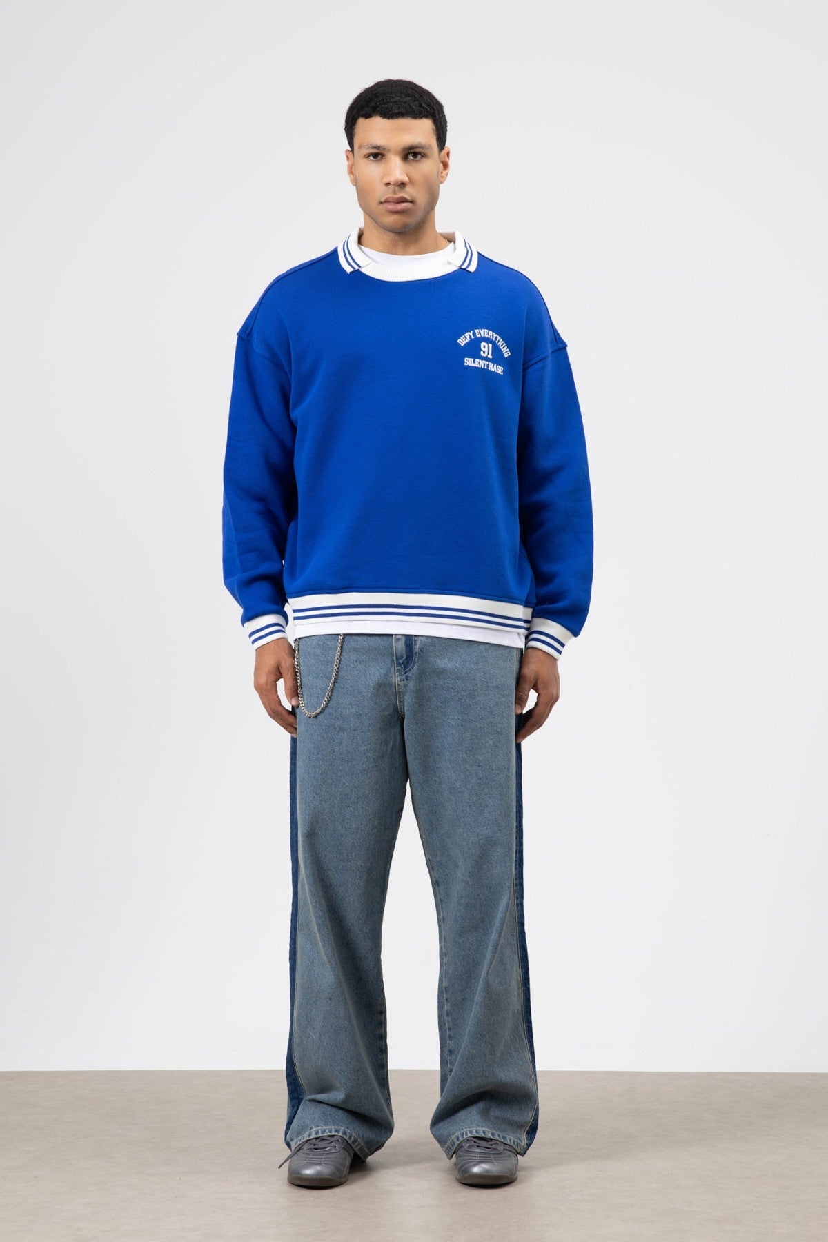 Oversize Yaka Nakış Detaylı Sweatshirt