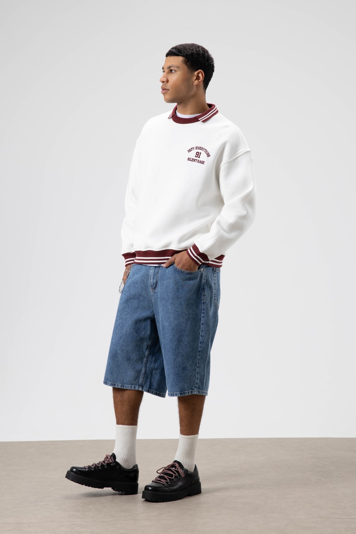 Oversize Yaka Nakış Detaylı Sweatshirt