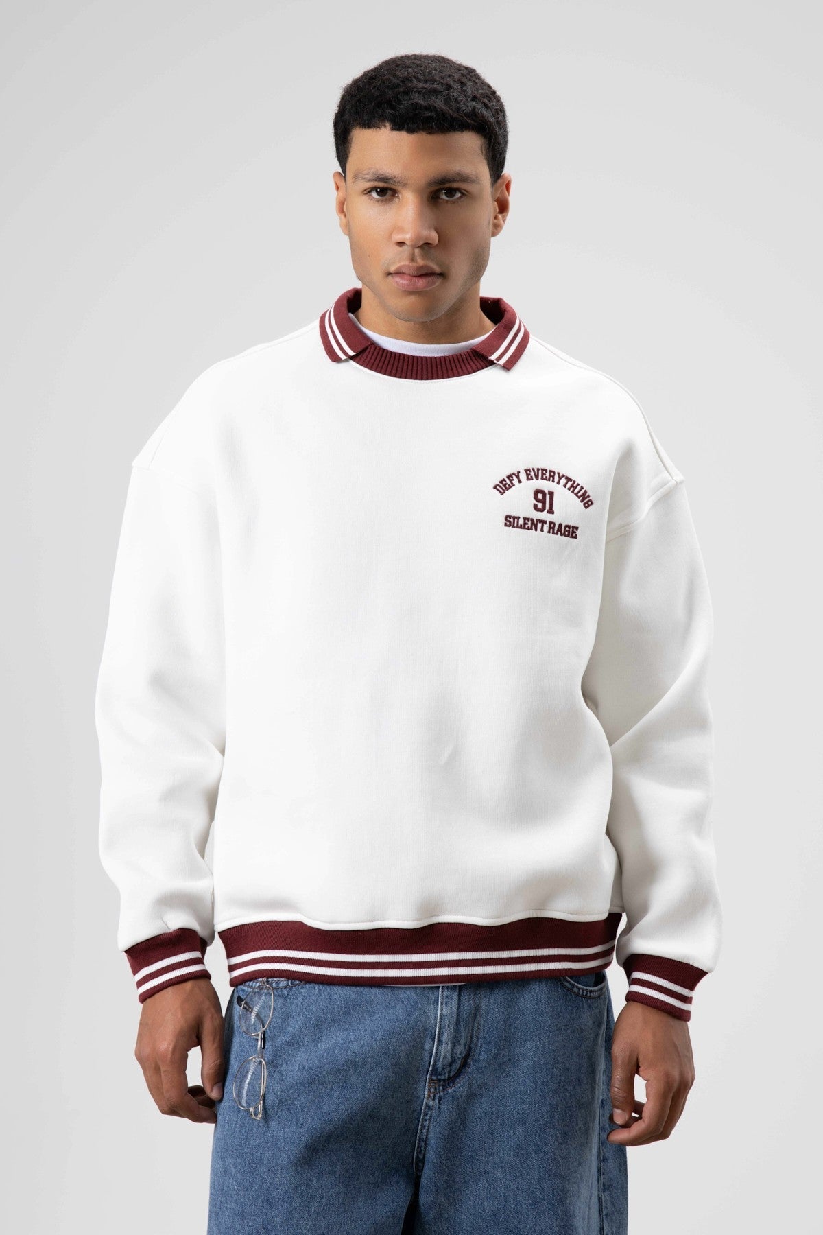Oversize Yaka Nakış Detaylı Sweatshirt