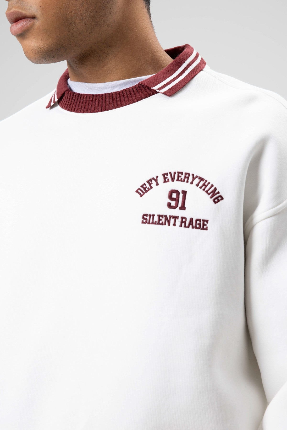 Oversize Yaka Nakış Detaylı Sweatshirt