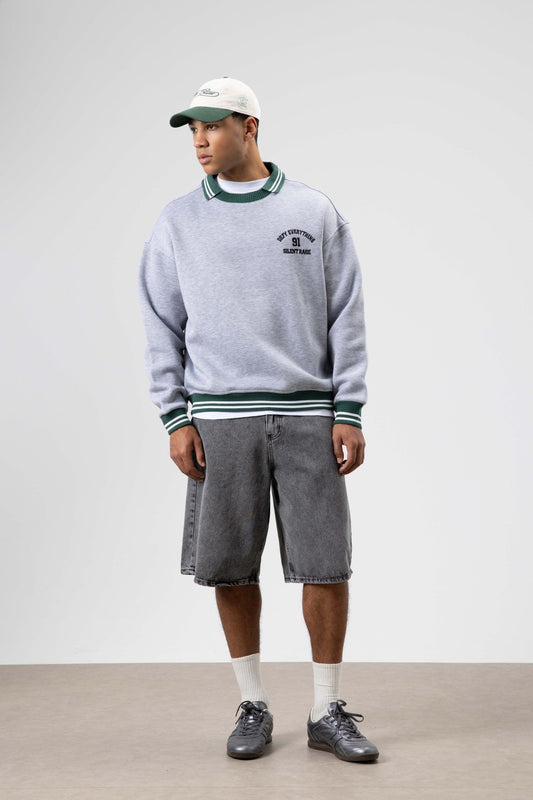 Oversize Yaka Nakış Detaylı Sweatshirt