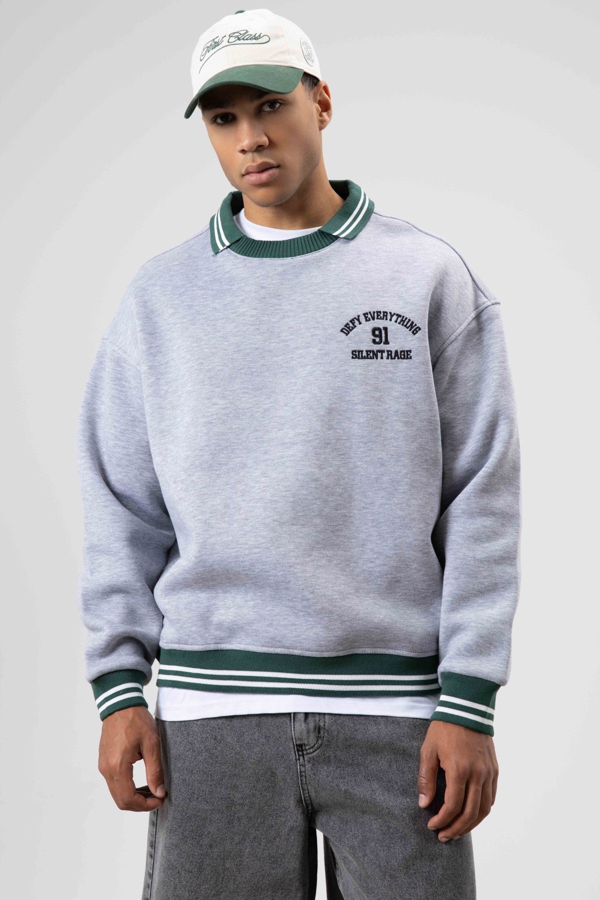 Oversize Yaka Nakış Detaylı Sweatshirt