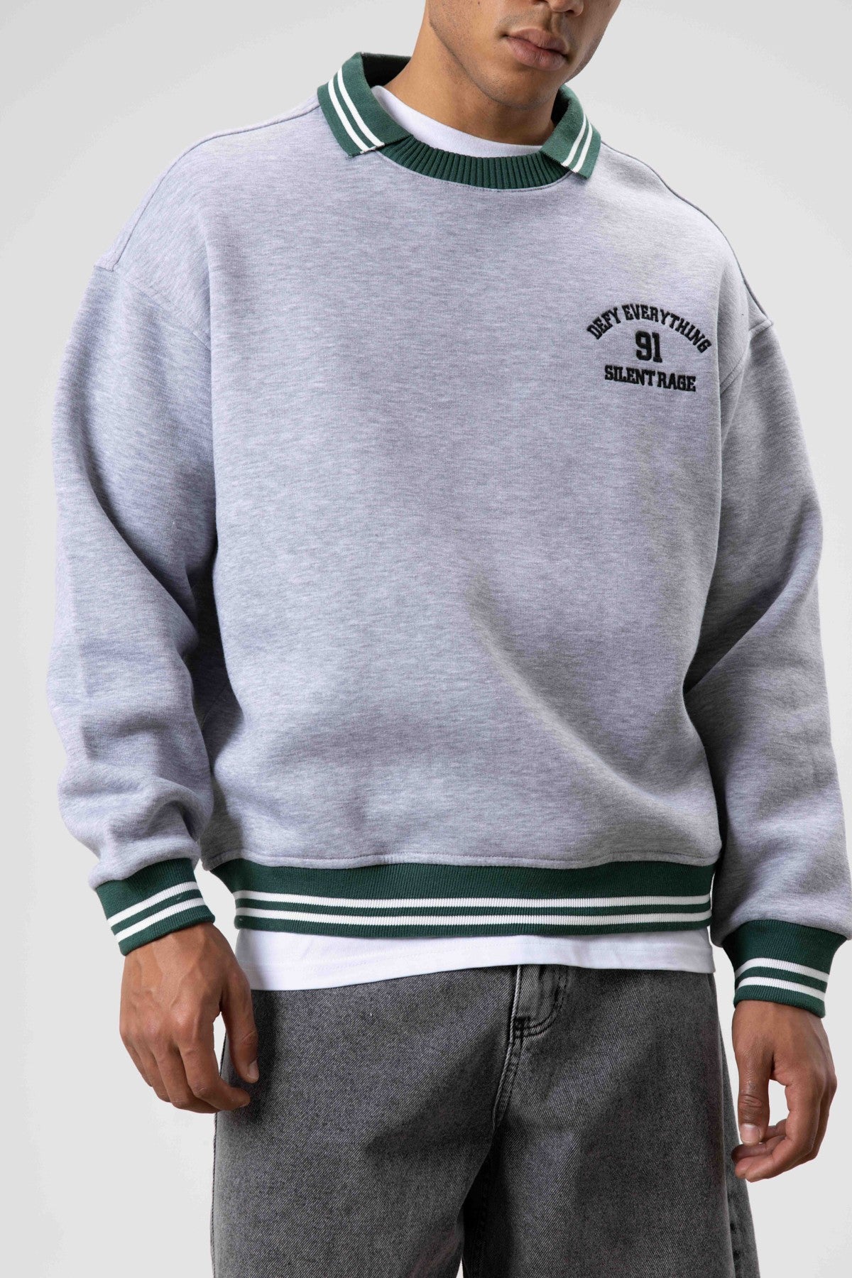 Oversize Yaka Nakış Detaylı Sweatshirt