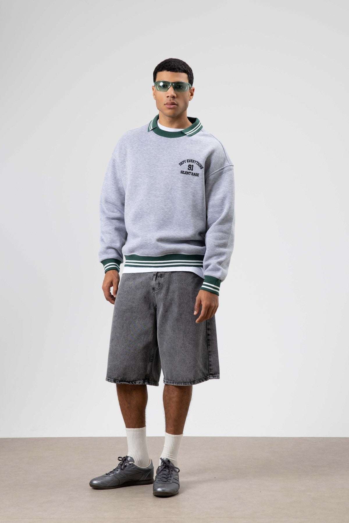 Oversize Yaka Nakış Detaylı Sweatshirt