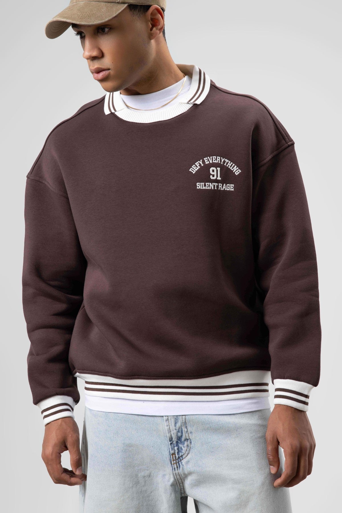 Oversize Yaka Nakış Detaylı Sweatshirt