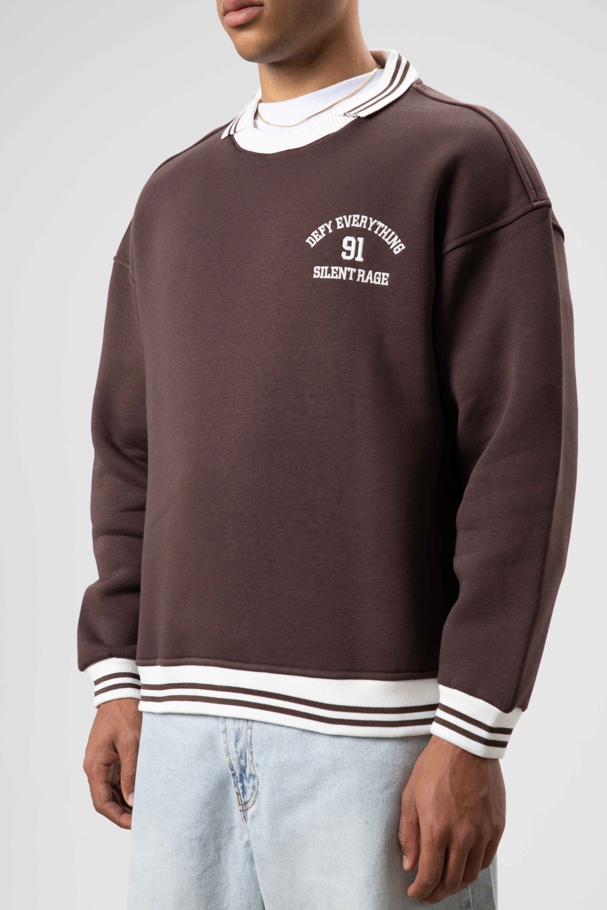 Oversize Yaka Nakış Detaylı Sweatshirt