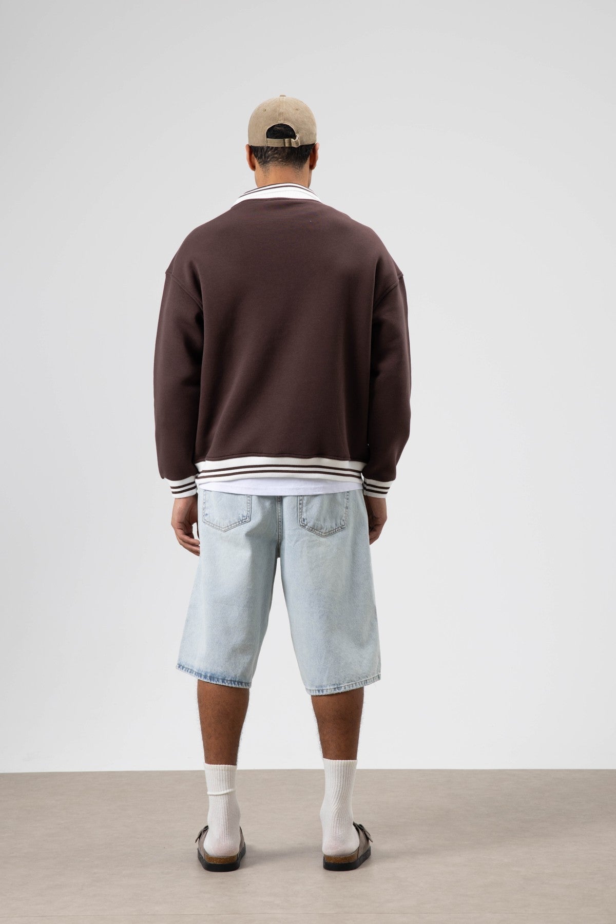 Oversize Yaka Nakış Detaylı Sweatshirt