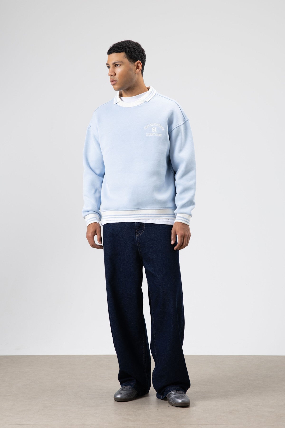 Oversize Yaka Nakış Detaylı Sweatshirt