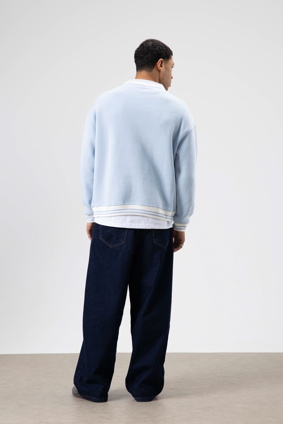 Oversize Yaka Nakış Detaylı Sweatshirt
