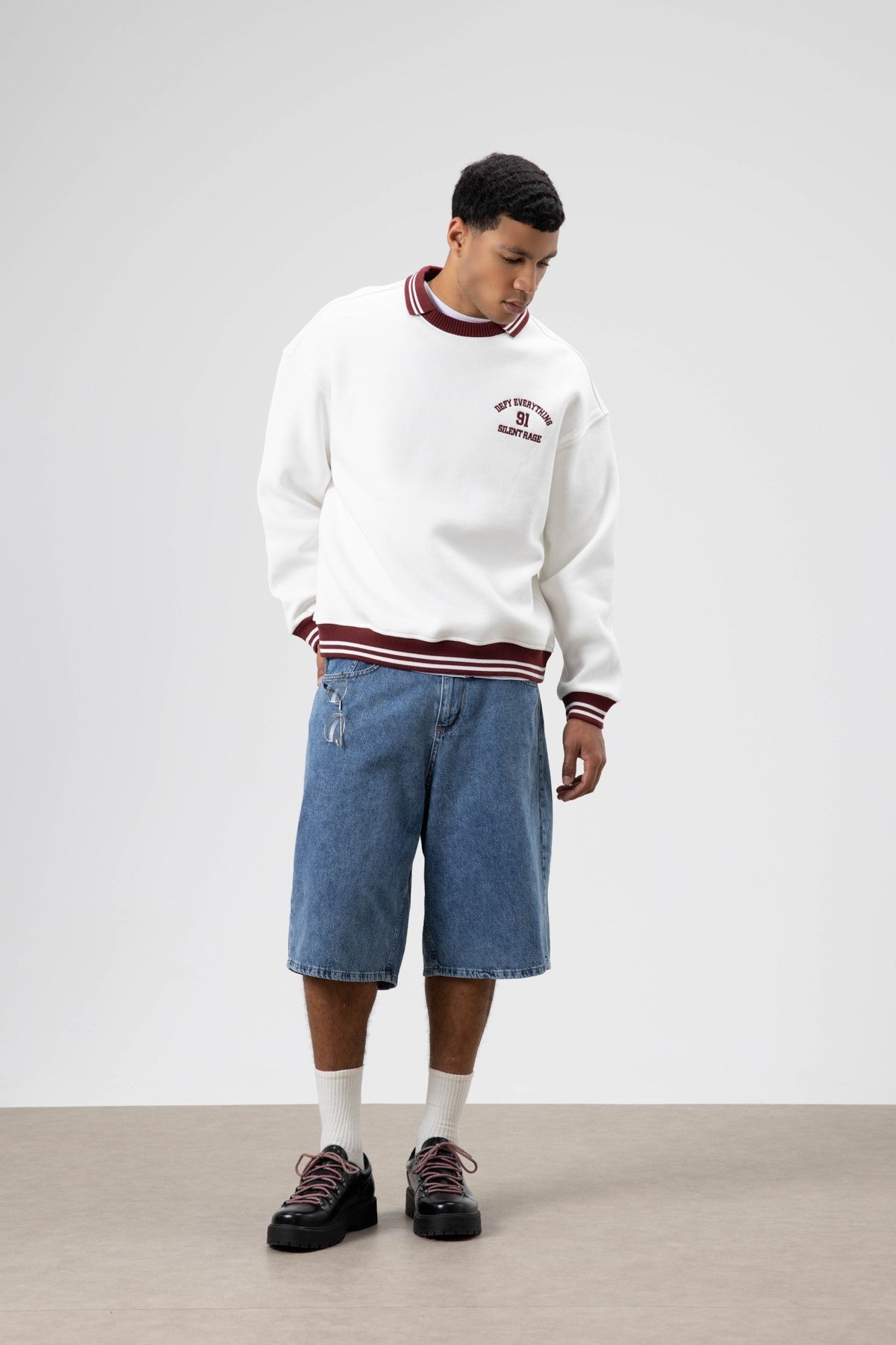 Oversize Yaka Nakış Detaylı Sweatshirt