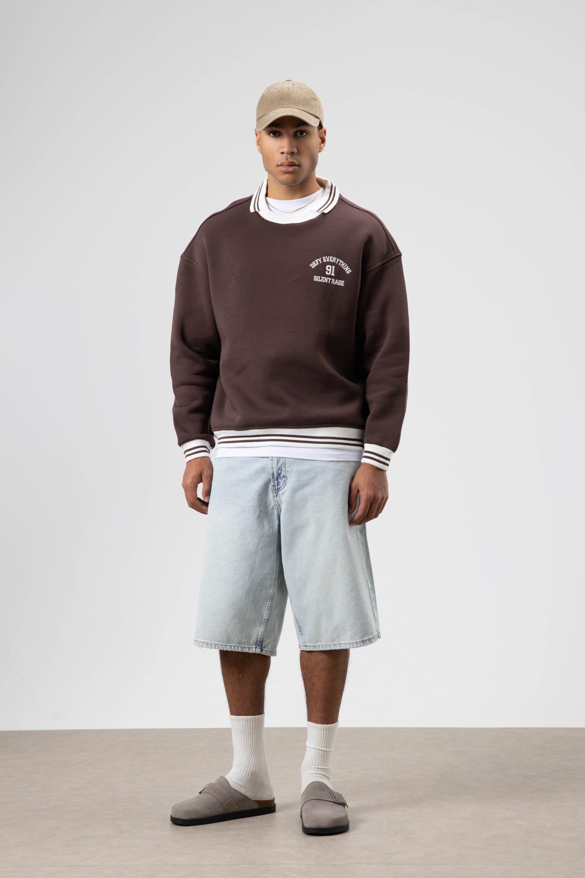 Oversize Yaka Nakış Detaylı Sweatshirt