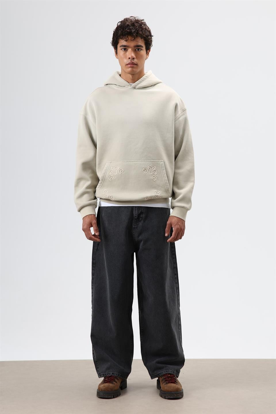Oversize Nakış Detaylı Hoodie