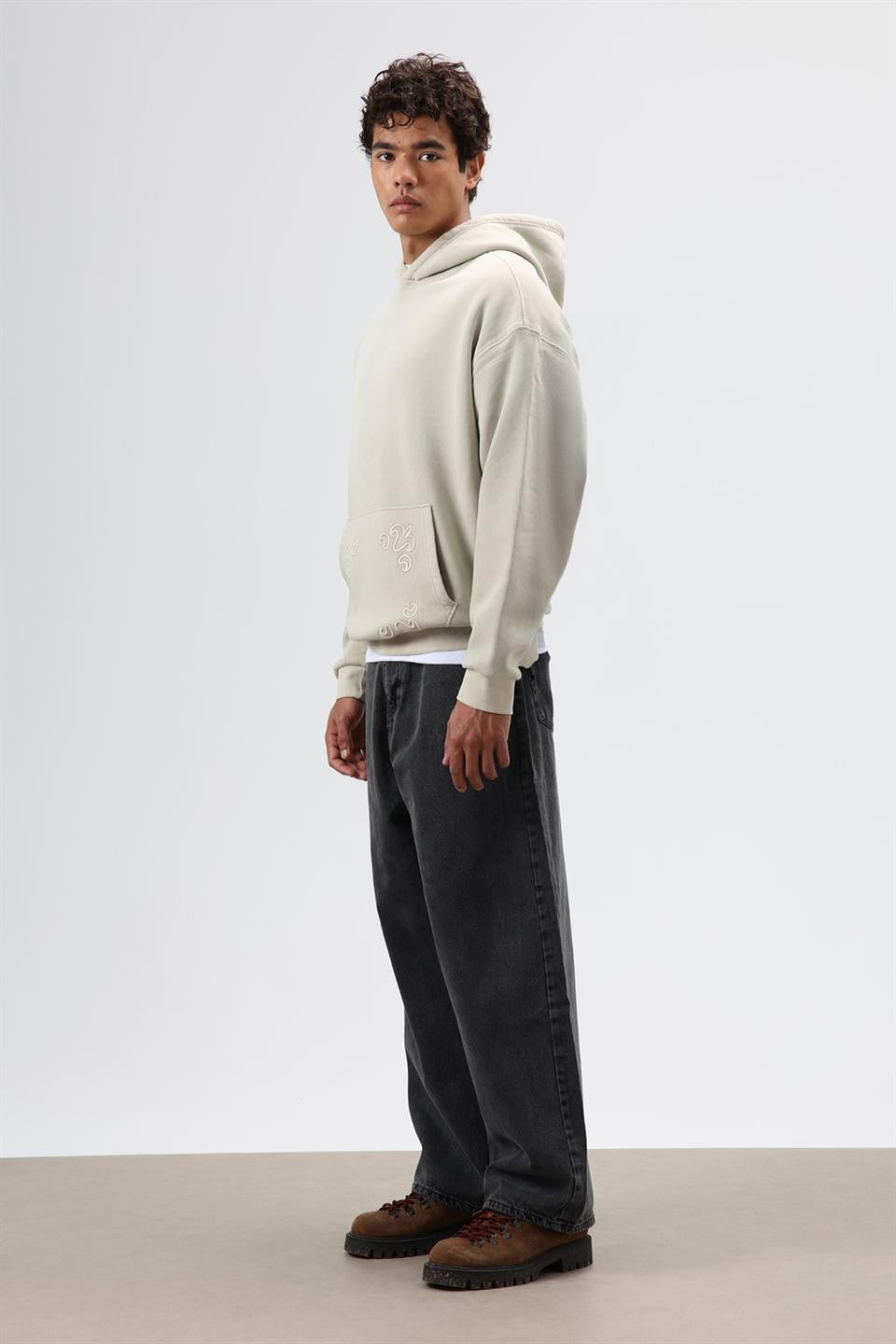 Oversize Nakış Detaylı Hoodie