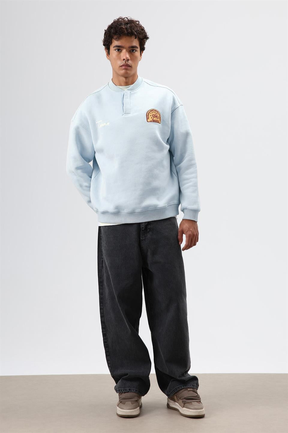 Oversize Henley Yaka Baskılı Sweatshirt
