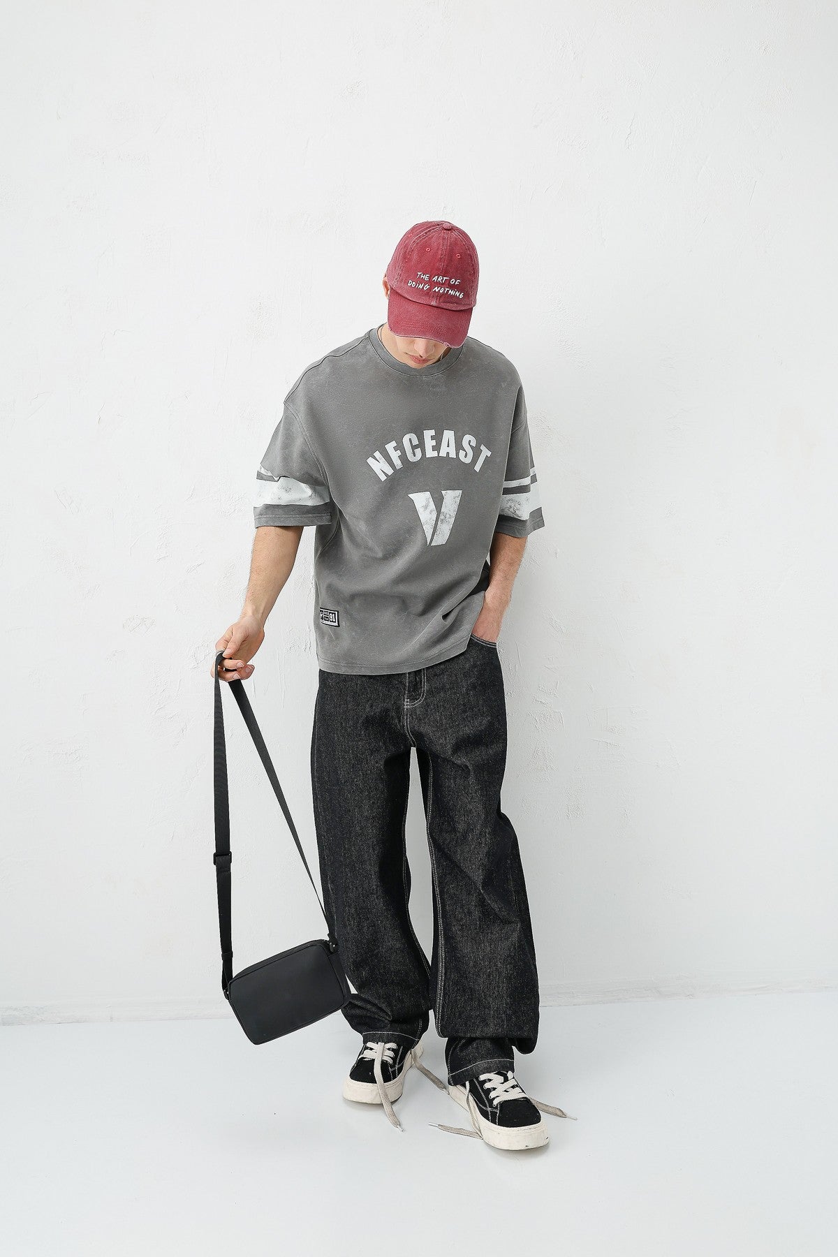 Oversize V Baskılı Kol Detaylı Tişört