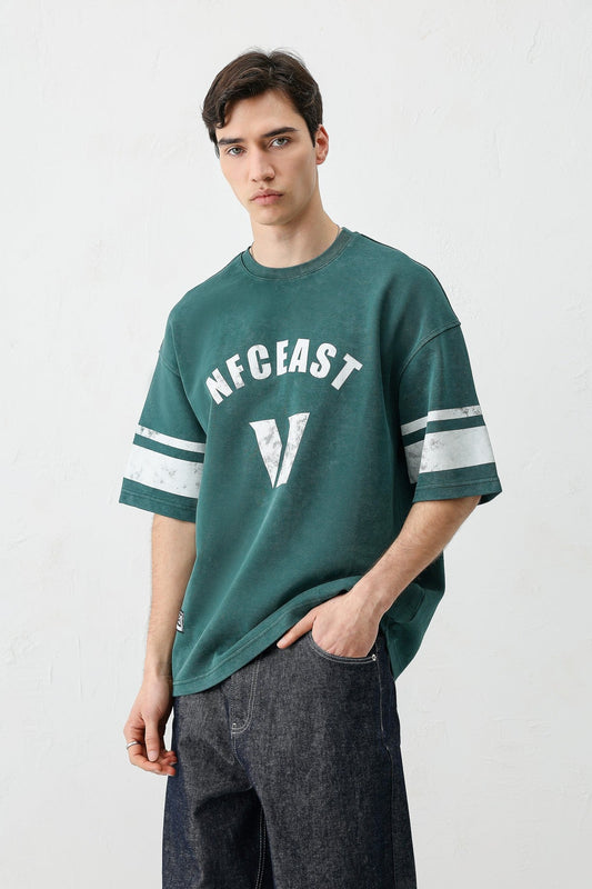 Oversize V Baskılı Kol Detaylı Tişört