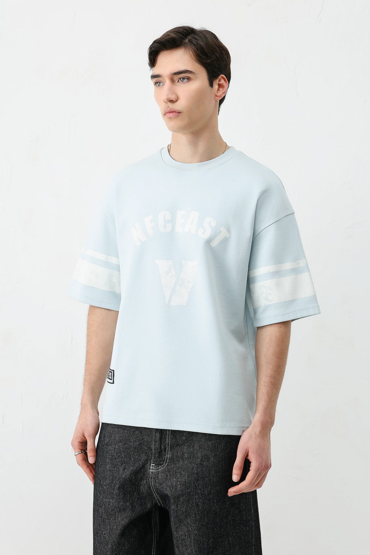 Oversize V Baskılı Kol Detaylı Tişört