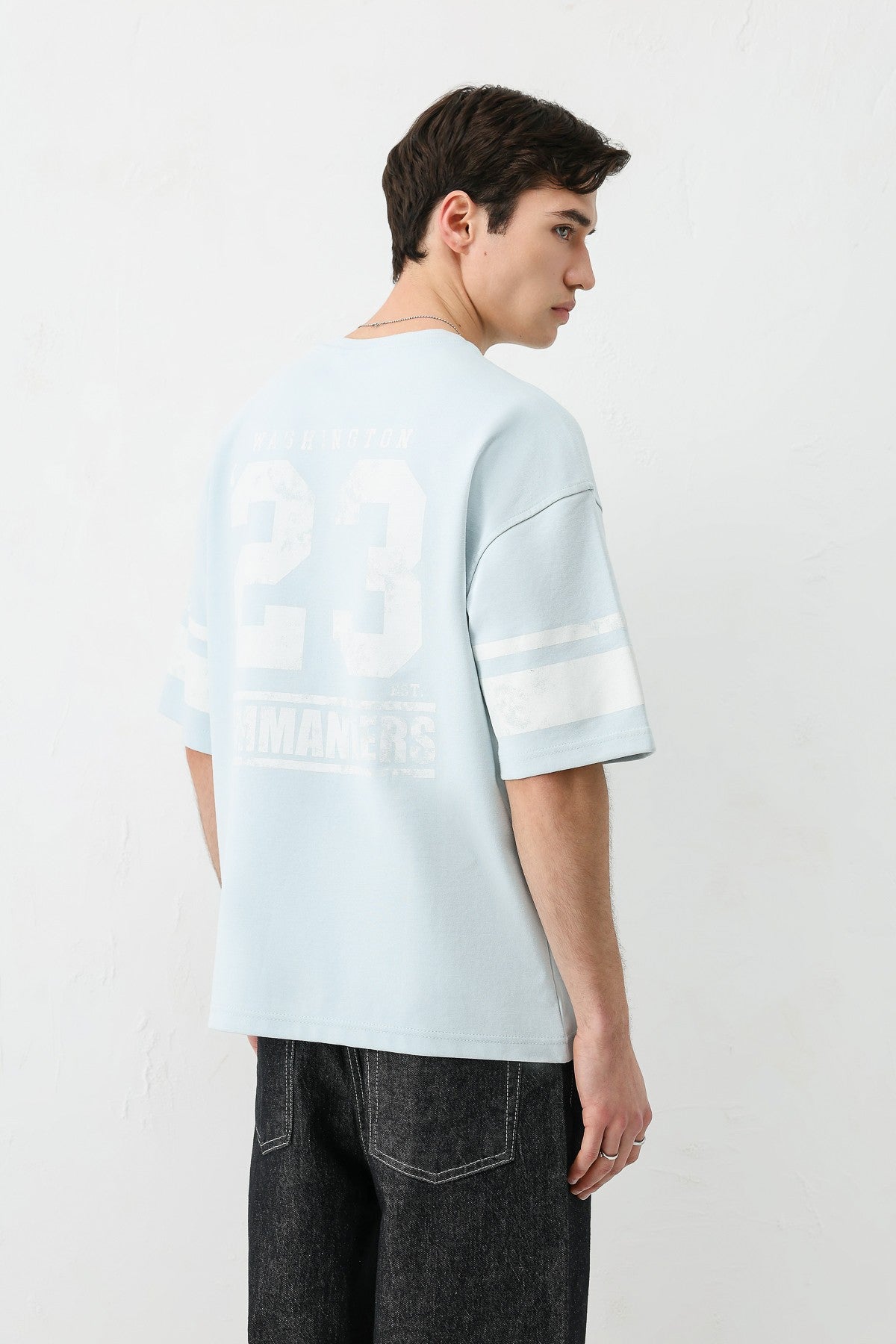 Oversize V Baskılı Kol Detaylı Tişört