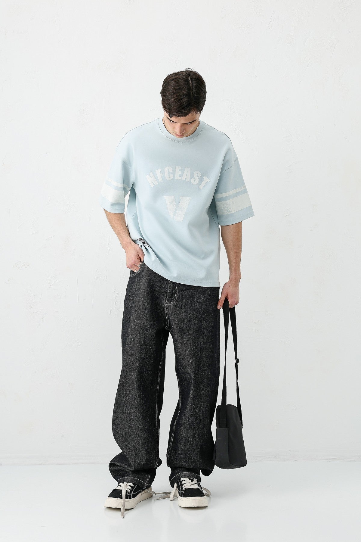 Oversize V Baskılı Kol Detaylı Tişört