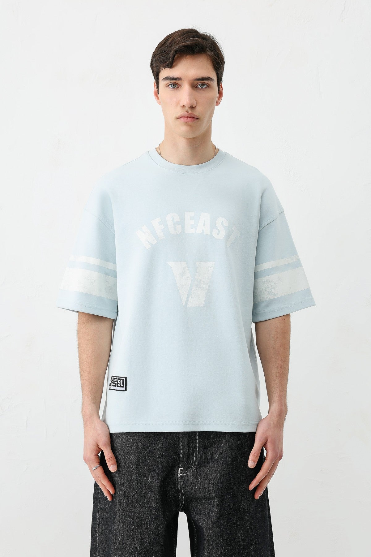 Oversize V Baskılı Kol Detaylı Tişört