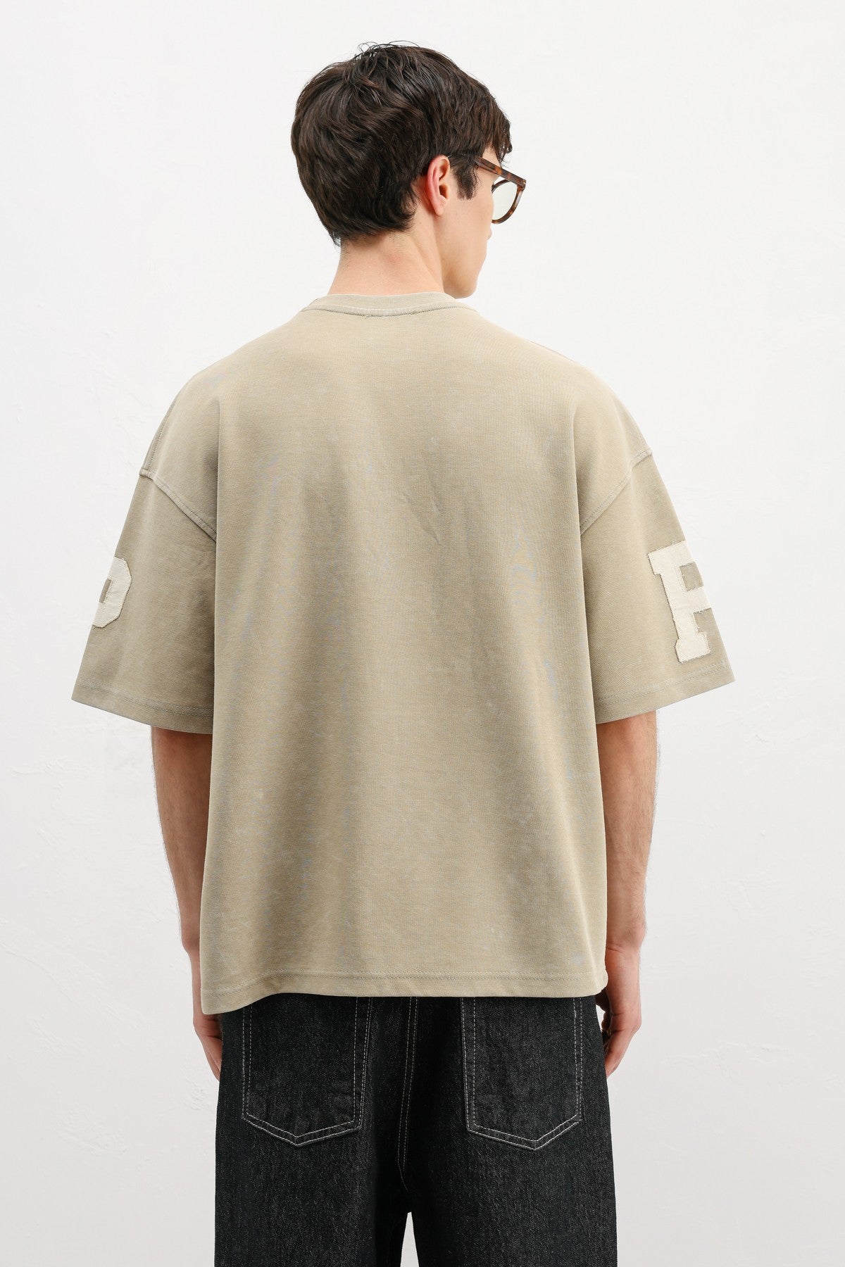 Oversize Kol ve Göğüs Yazı Baskılı Tişört