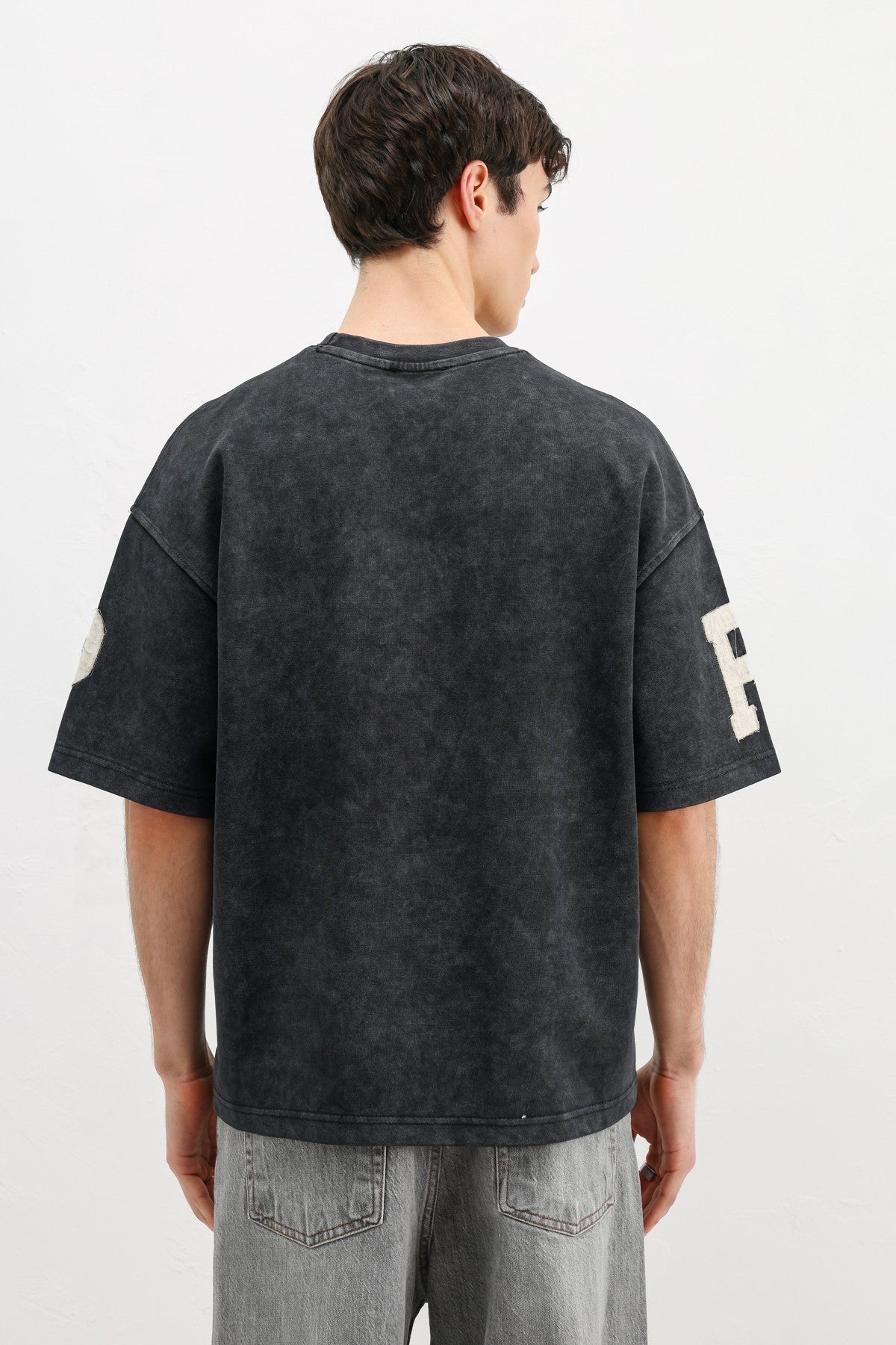 Oversize Kol ve Göğüs Yazı Baskılı Tişört