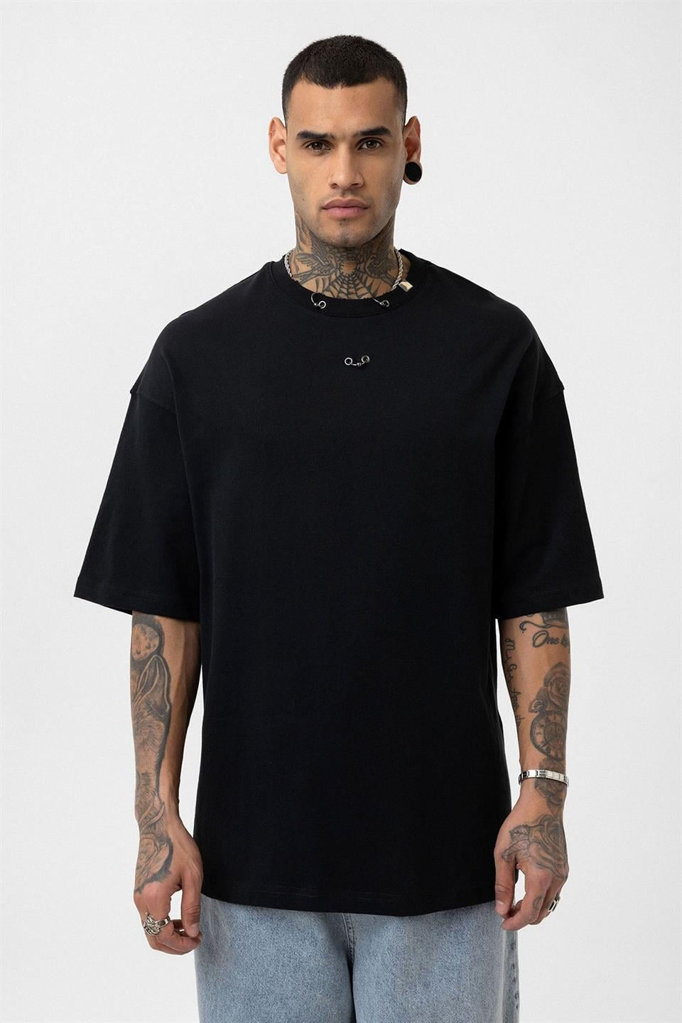 Oversize Metal Halka Detaylı Tişört